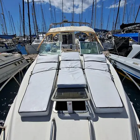 Botel Beatrix Boat *